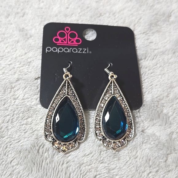 paparazzi Jewelry - #333 NWT Paparazzi earring silver tone